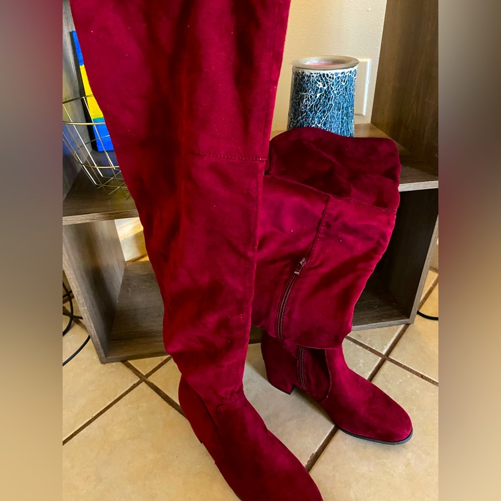 Burgundy knee high boots size 8